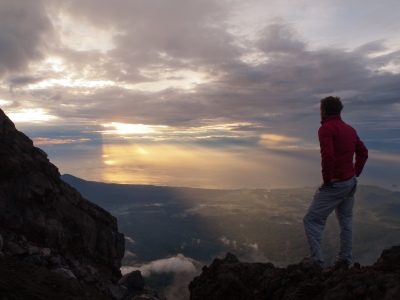 Zonsopkomst op de hoogste berg van Bali, de vulkaan Gunung Agung